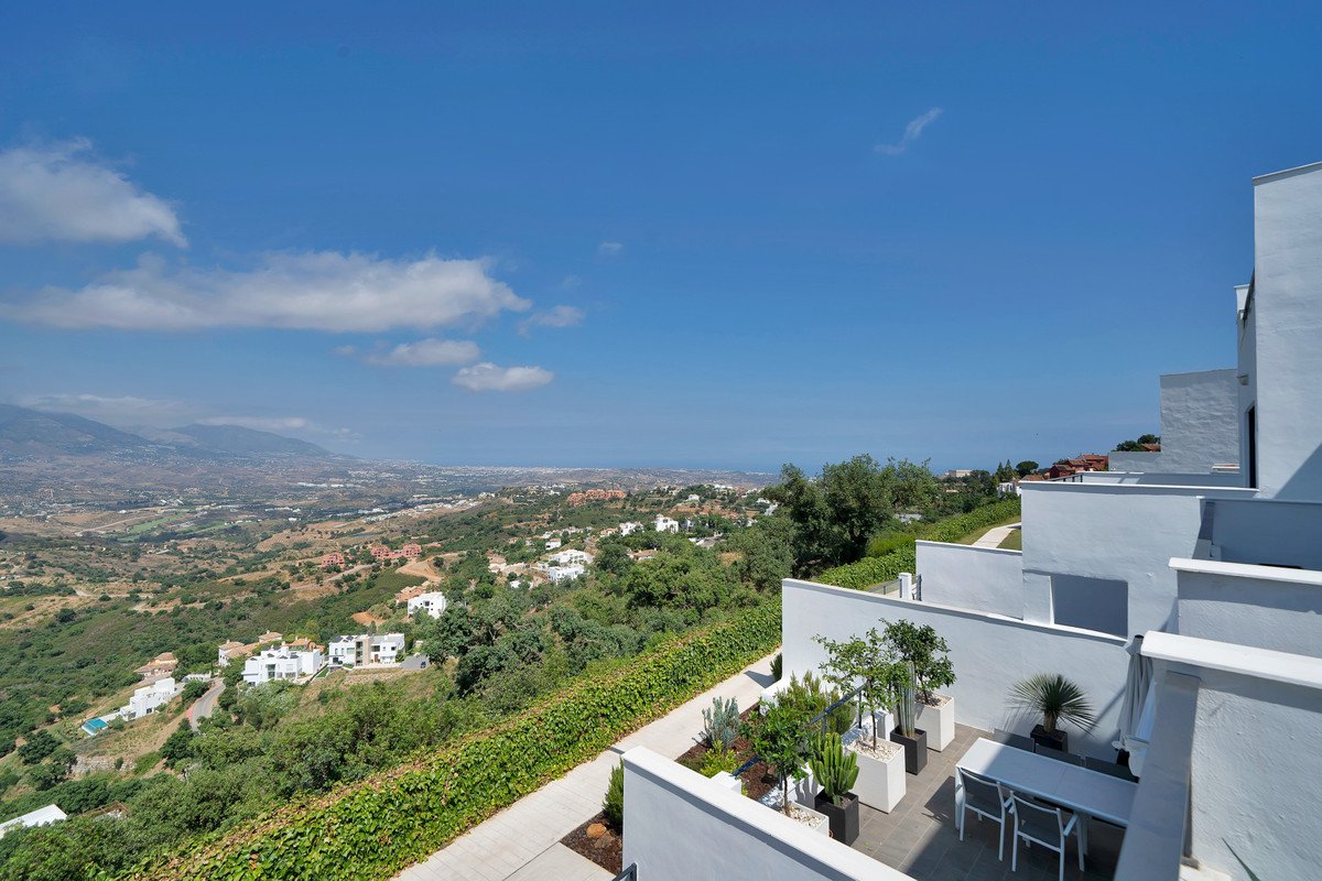4 Bed Semi-Detached House in La Mairena