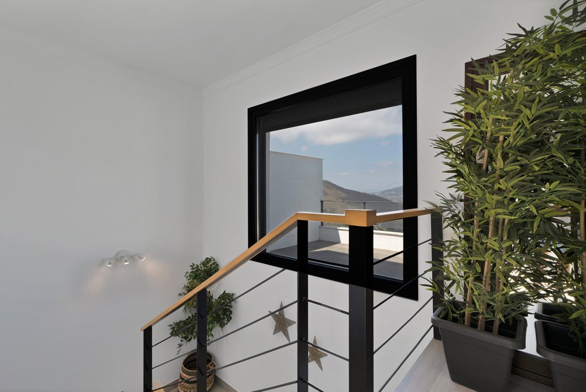 4 Bed Semi-Detached House in La Mairena