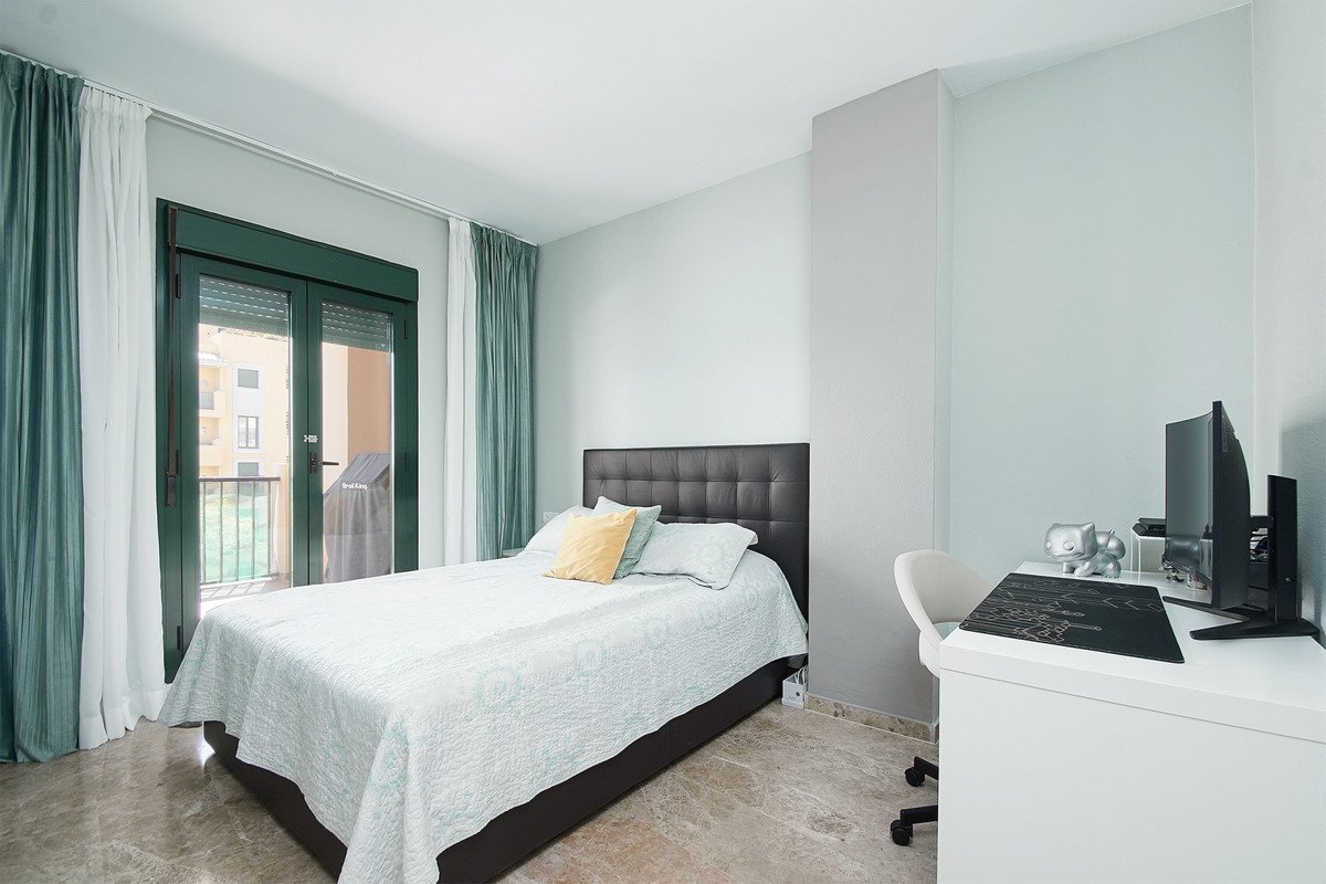3 Bed Middle Floor Apartment in San Pedro de Alcántara
