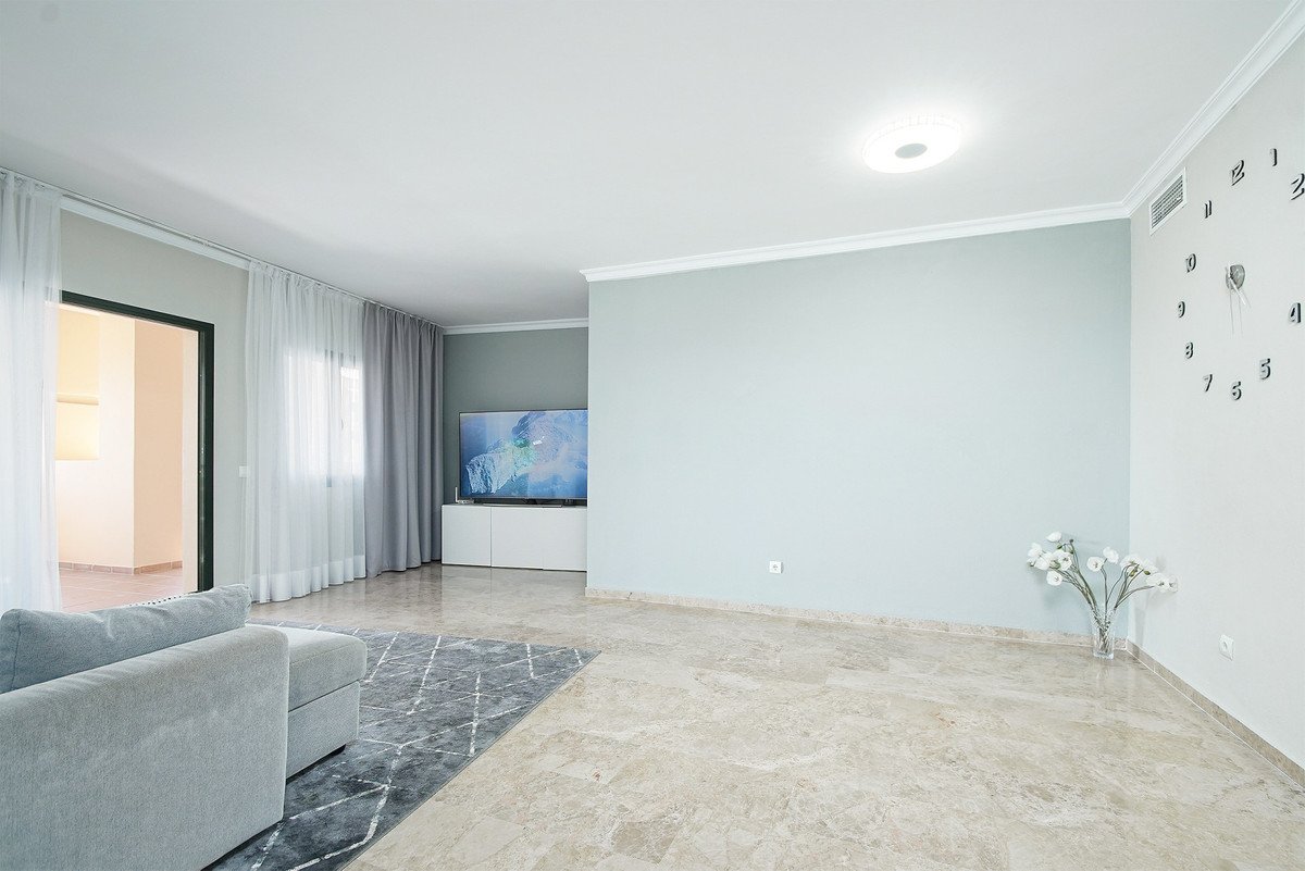 3 Bed Middle Floor Apartment in San Pedro de Alcántara