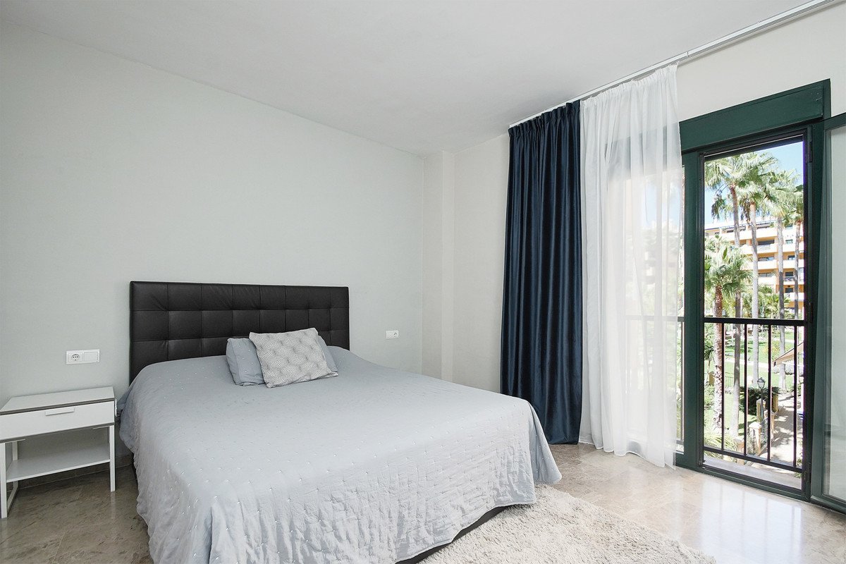 3 Bed Middle Floor Apartment in San Pedro de Alcántara