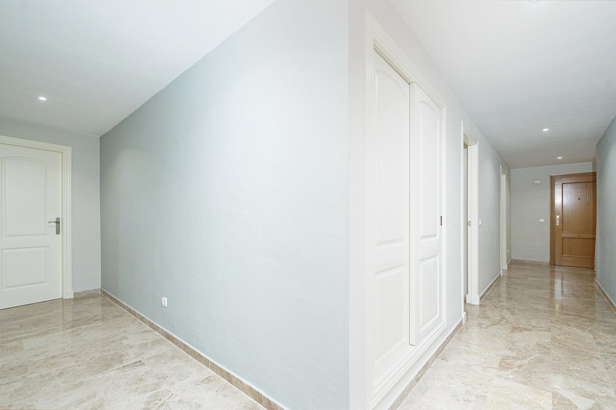 3 Bed Middle Floor Apartment in San Pedro de Alcántara