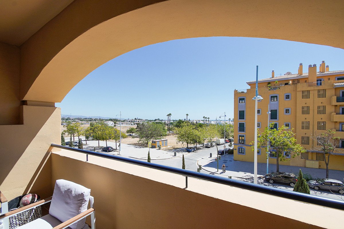 3 Bed Middle Floor Apartment in San Pedro de Alcántara
