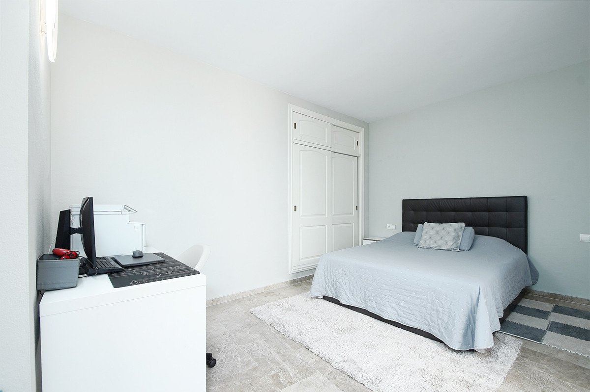3 Bed Middle Floor Apartment in San Pedro de Alcántara