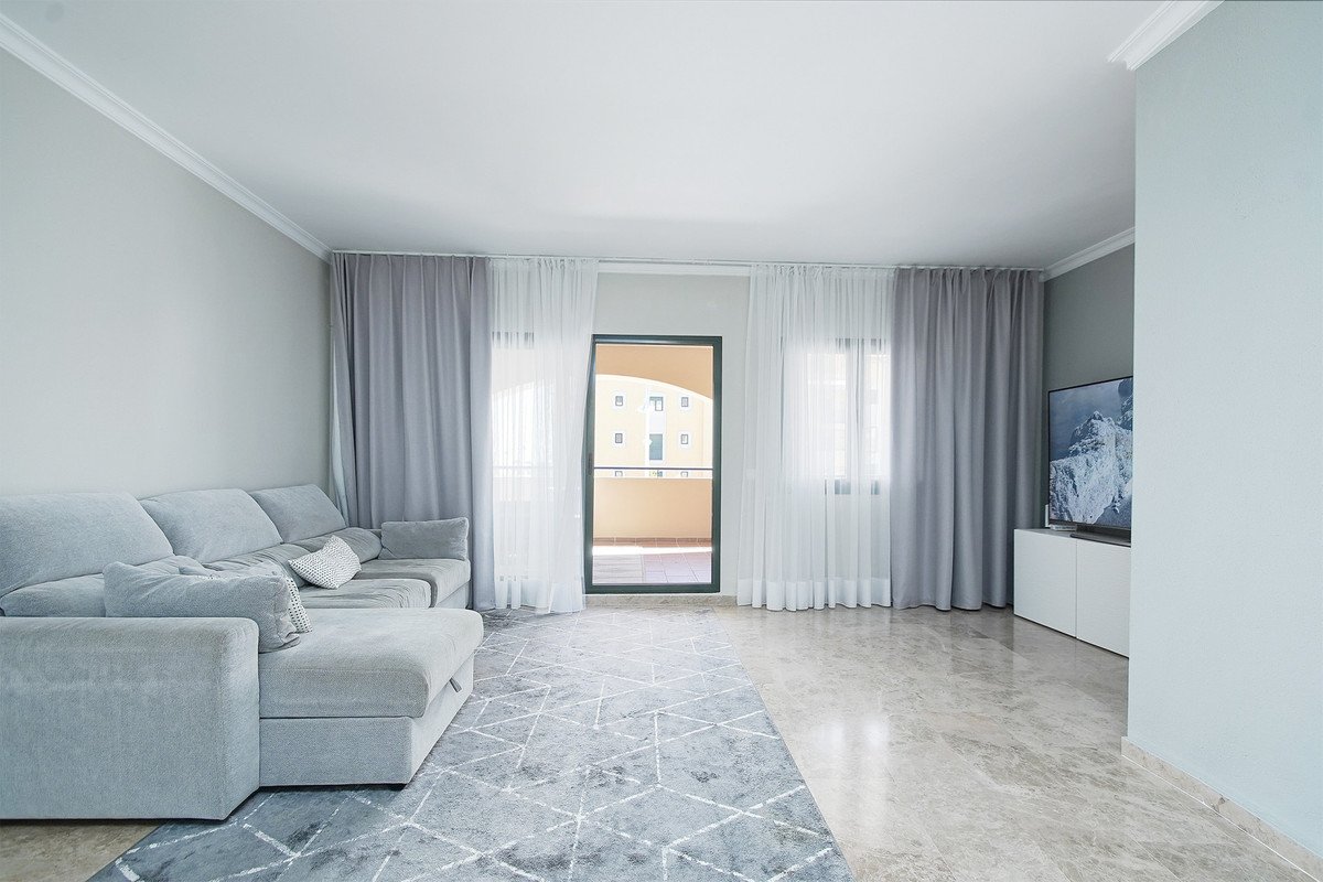3 Bed Middle Floor Apartment in San Pedro de Alcántara