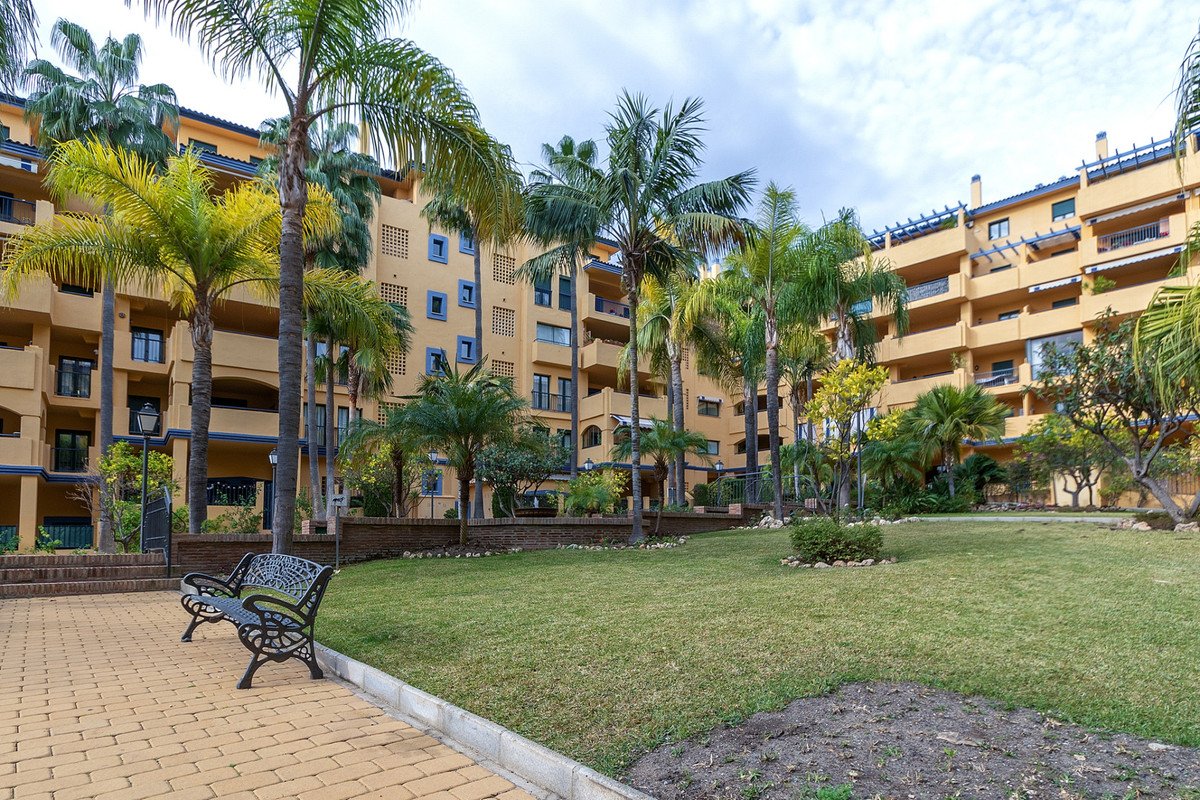 3 Bed Middle Floor Apartment in San Pedro de Alcántara