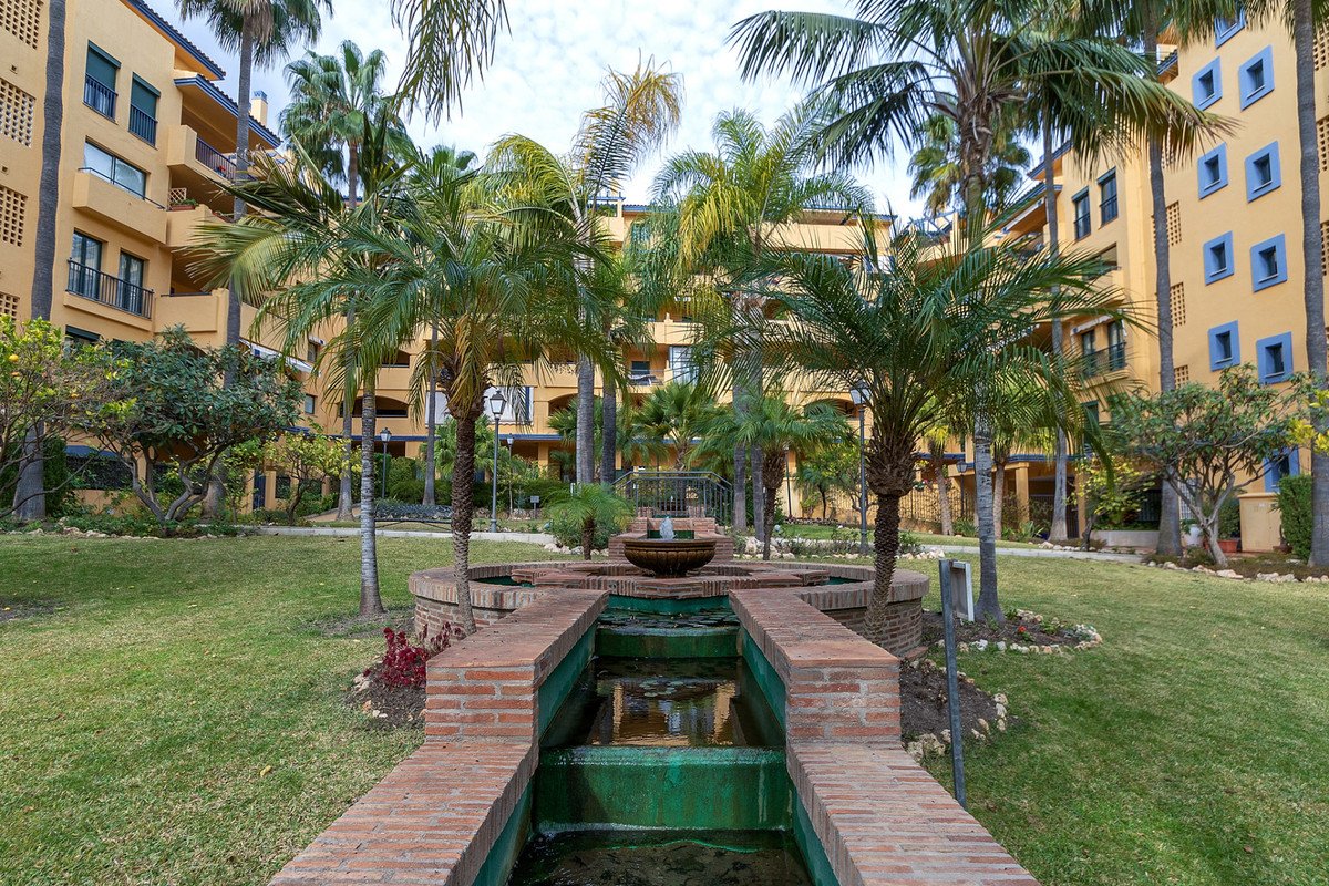 3 Bed Middle Floor Apartment in San Pedro de Alcántara