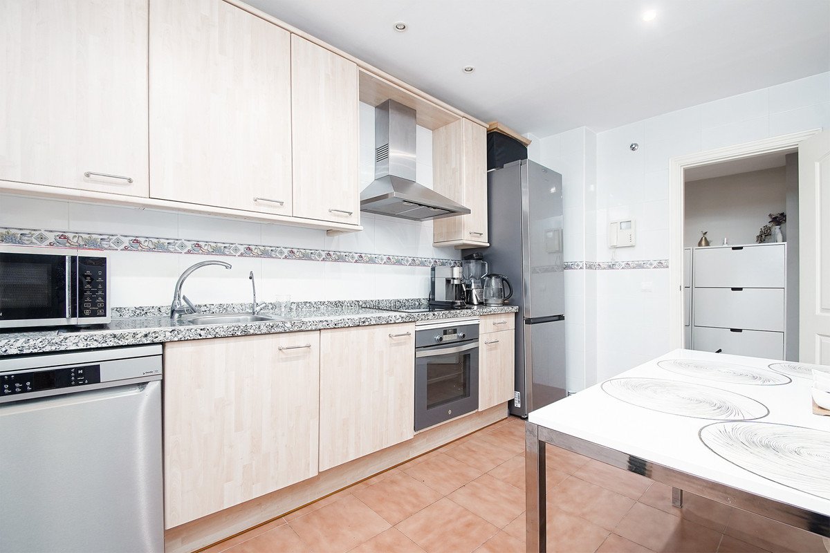 3 Bed Middle Floor Apartment in San Pedro de Alcántara