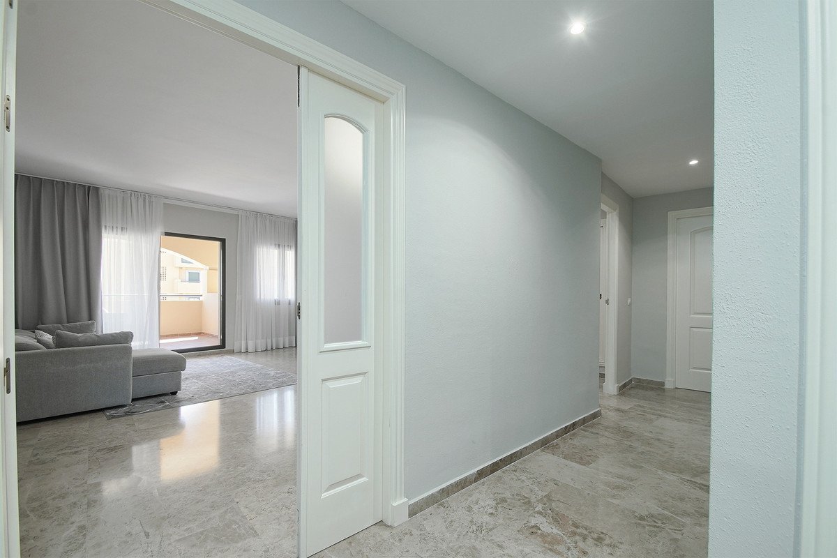 3 Bed Middle Floor Apartment in San Pedro de Alcántara