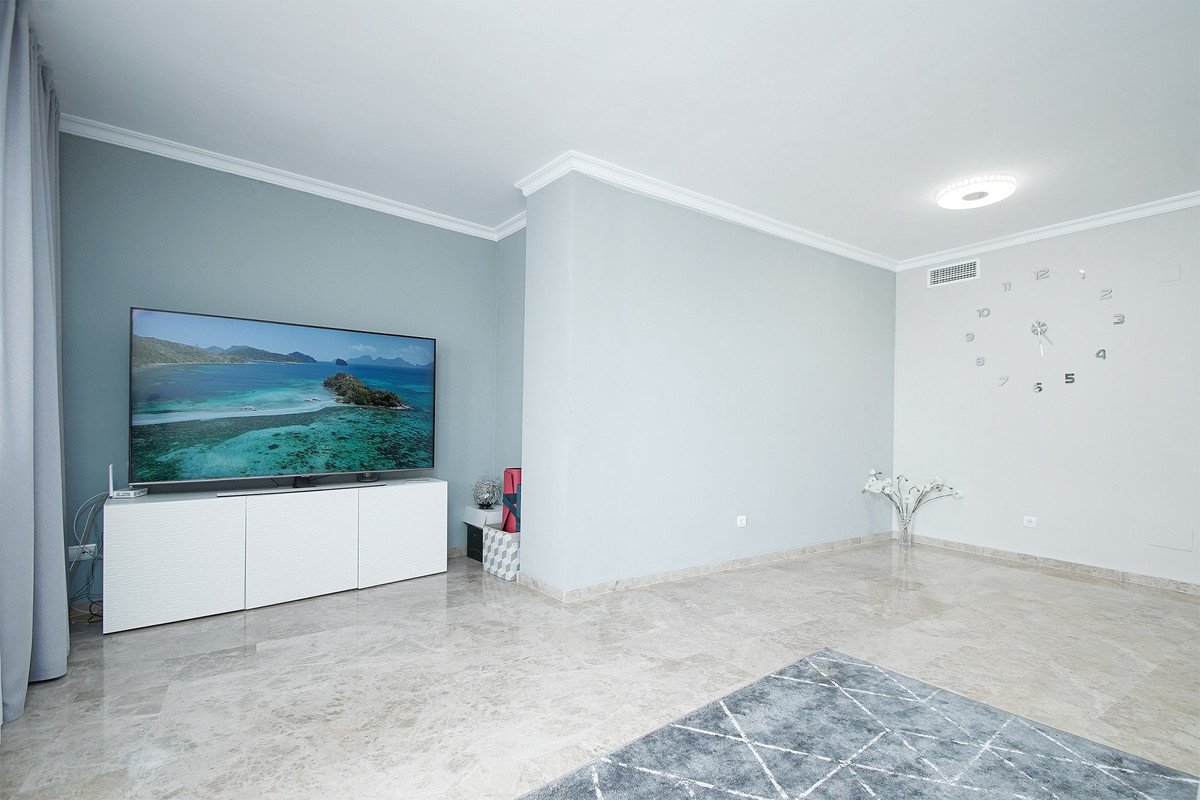 3 Bed Middle Floor Apartment in San Pedro de Alcántara