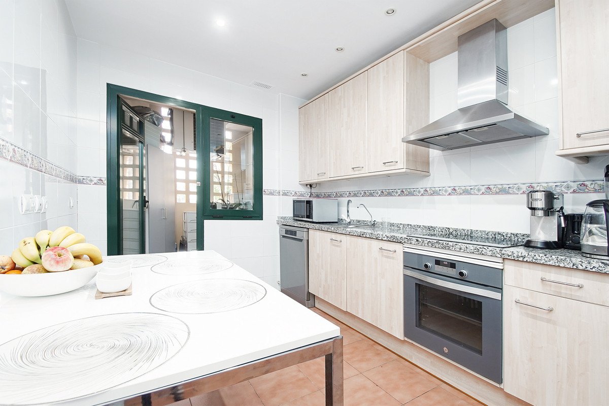3 Bed Middle Floor Apartment in San Pedro de Alcántara