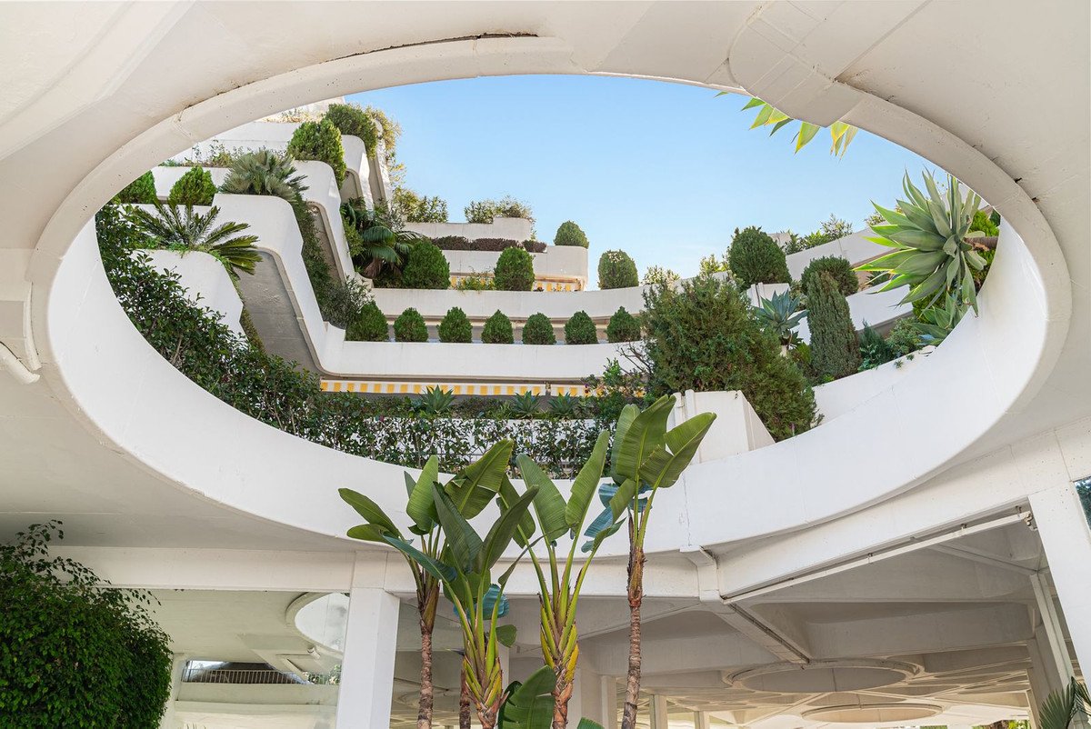 3 Bed Middle Floor Apartment in Marbella