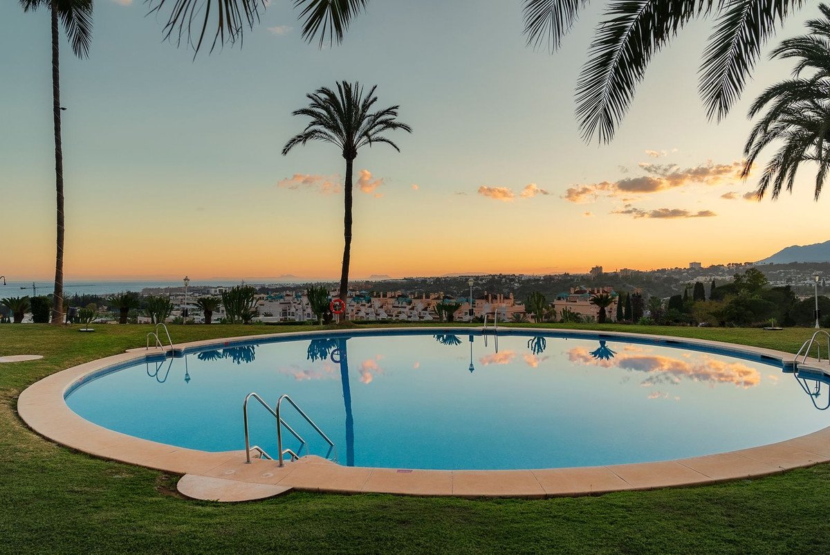 3 Bed Middle Floor Apartment in Marbella
