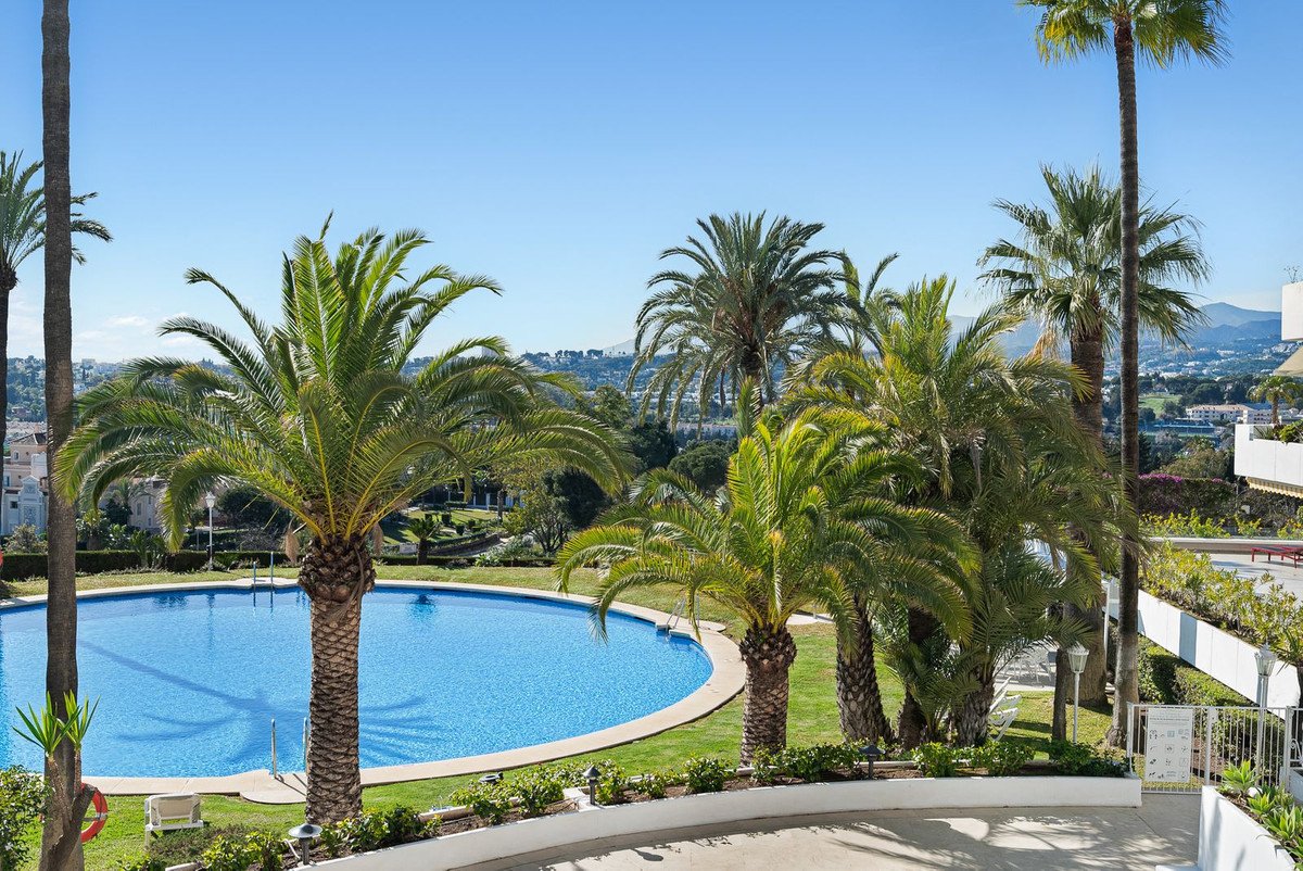 3 Bed Middle Floor Apartment in Marbella