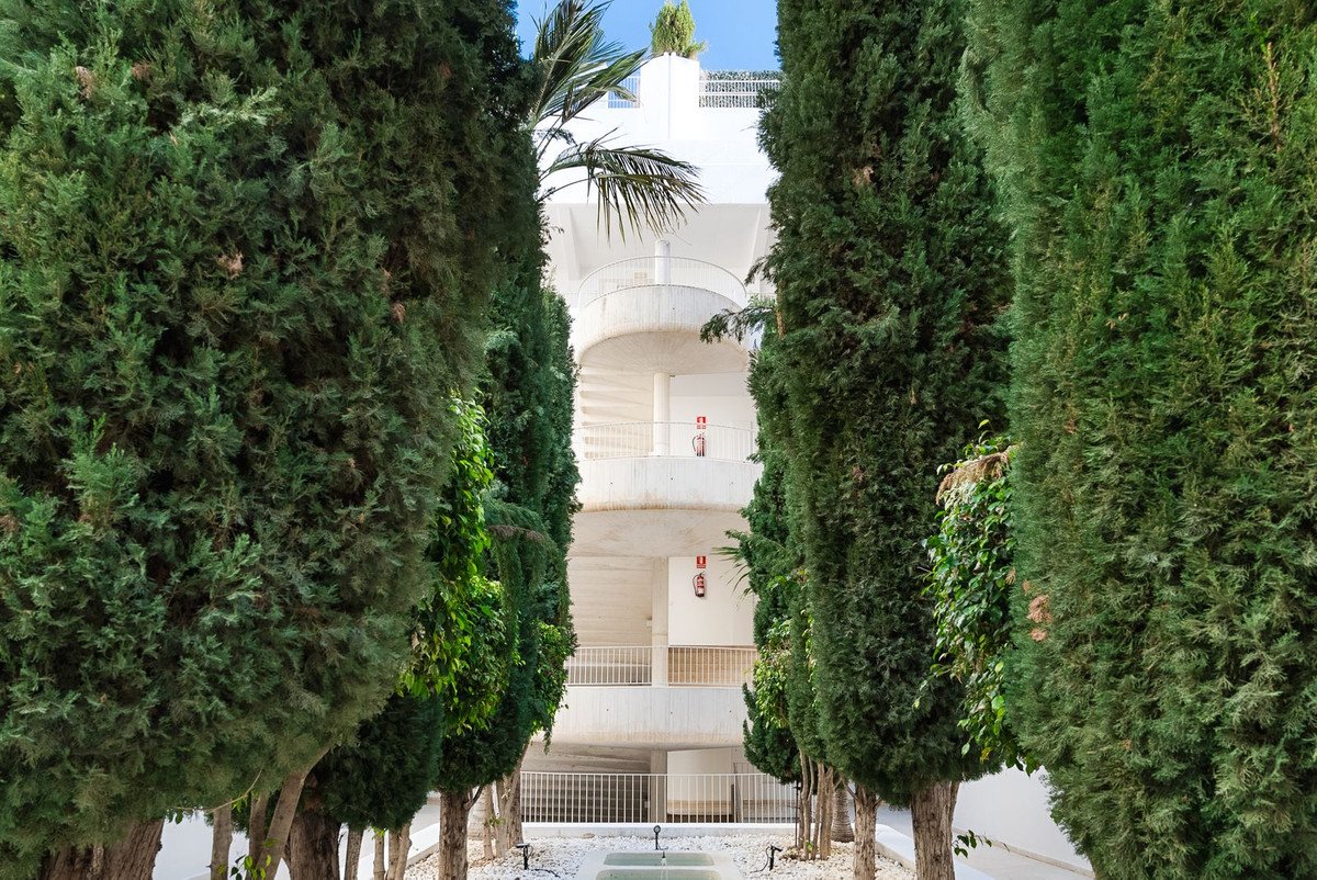 3 Bed Middle Floor Apartment in Marbella