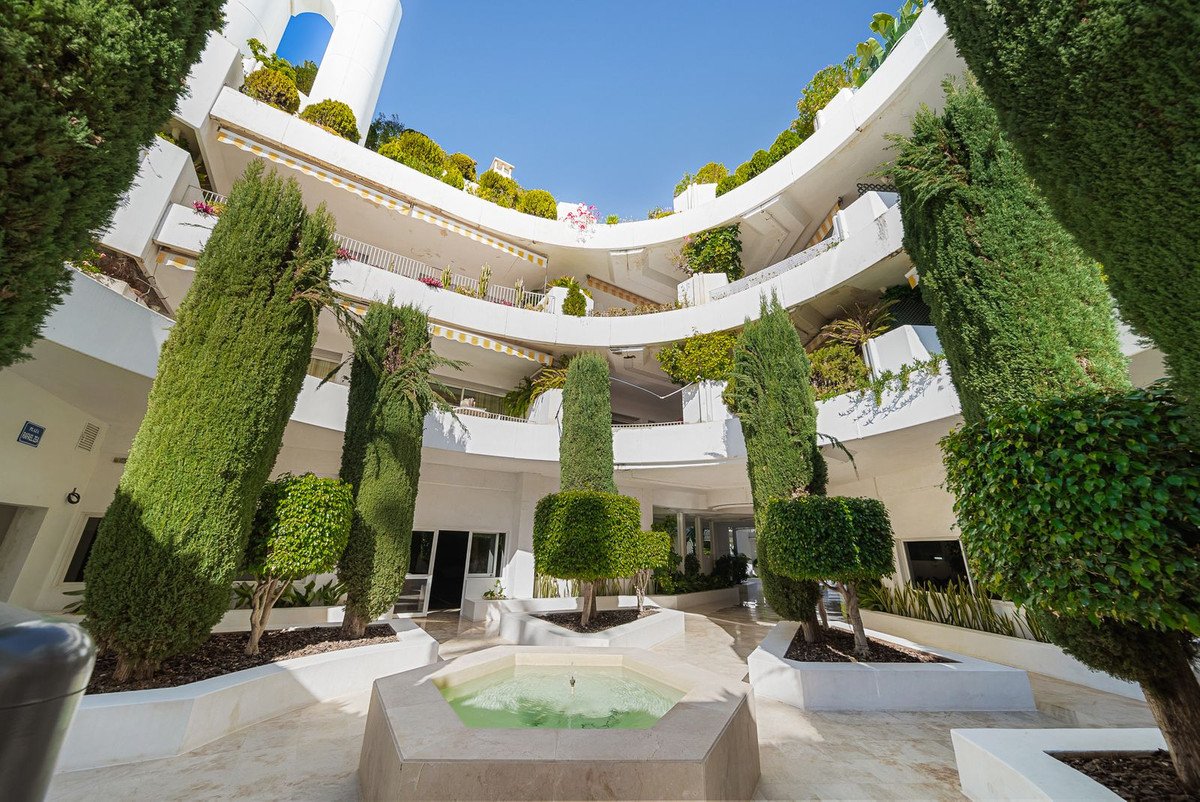 3 Bed Middle Floor Apartment in Marbella