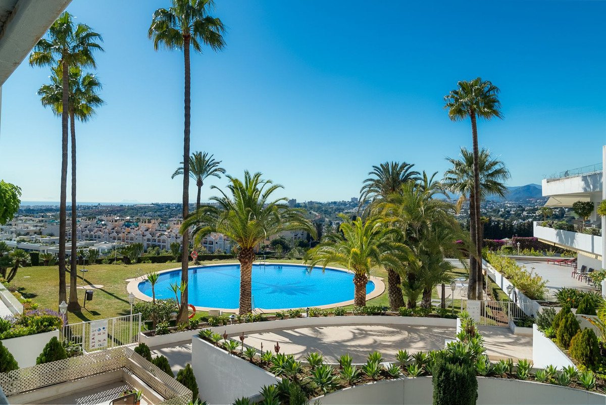 3 Bed Middle Floor Apartment in Marbella