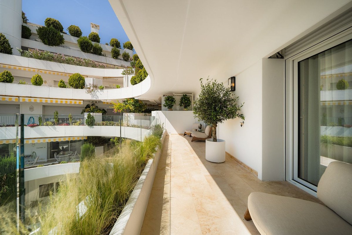 3 Bed Middle Floor Apartment in Marbella