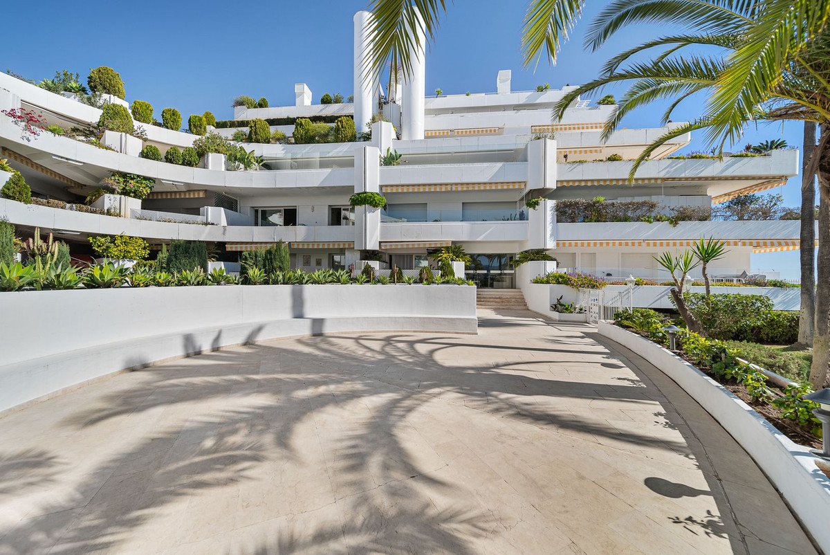 3 Bed Middle Floor Apartment in Marbella