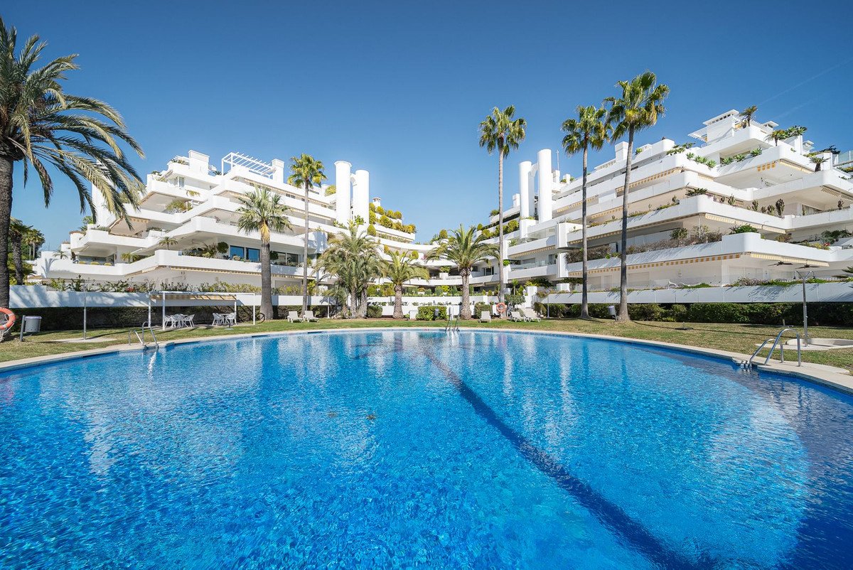 3 Bed Middle Floor Apartment in Marbella