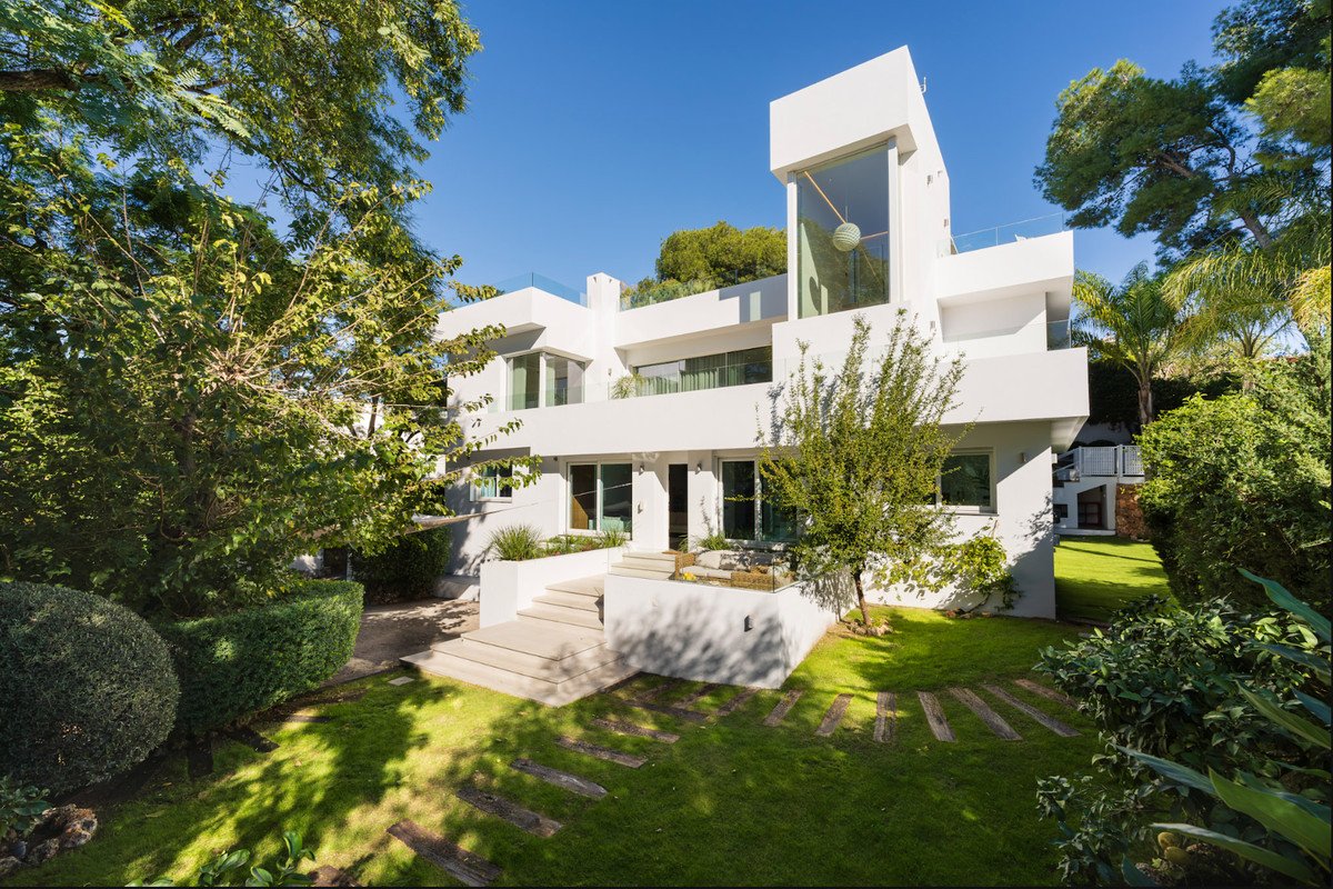 5 Bed Detached Villa in Nueva Andalucía