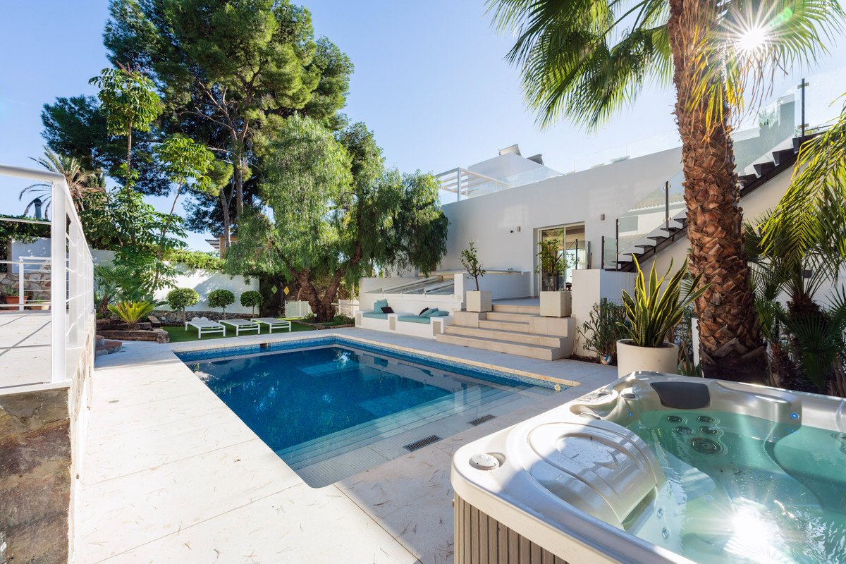 5 Bed Detached Villa in Nueva Andalucía
