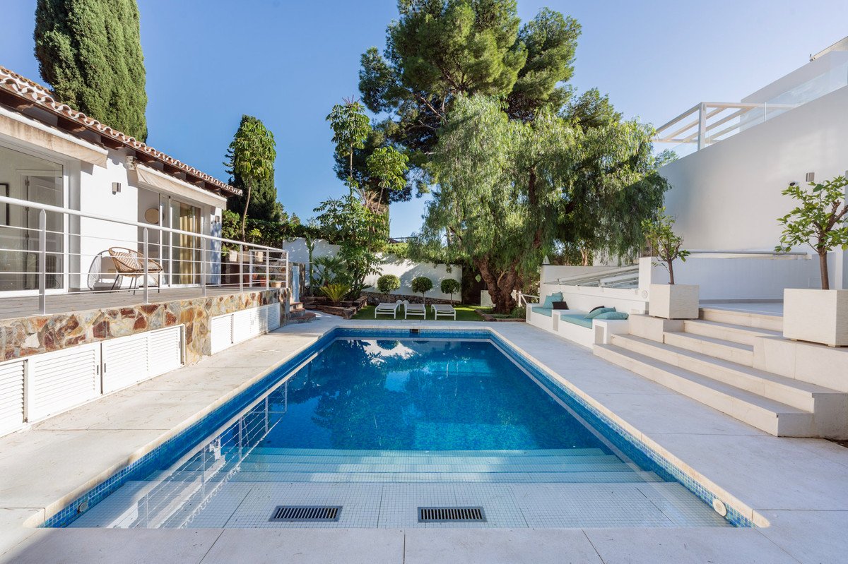 5 Bed Detached Villa in Nueva Andalucía