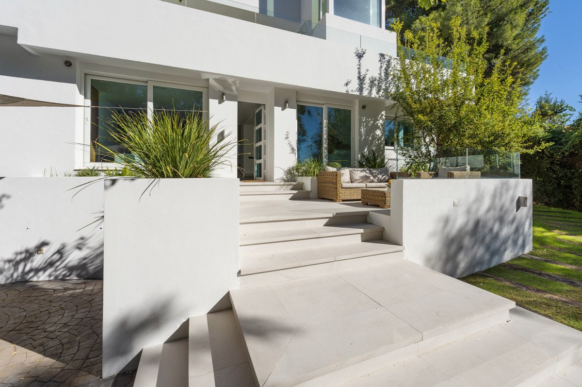 5 Bed Detached Villa in Nueva Andalucía