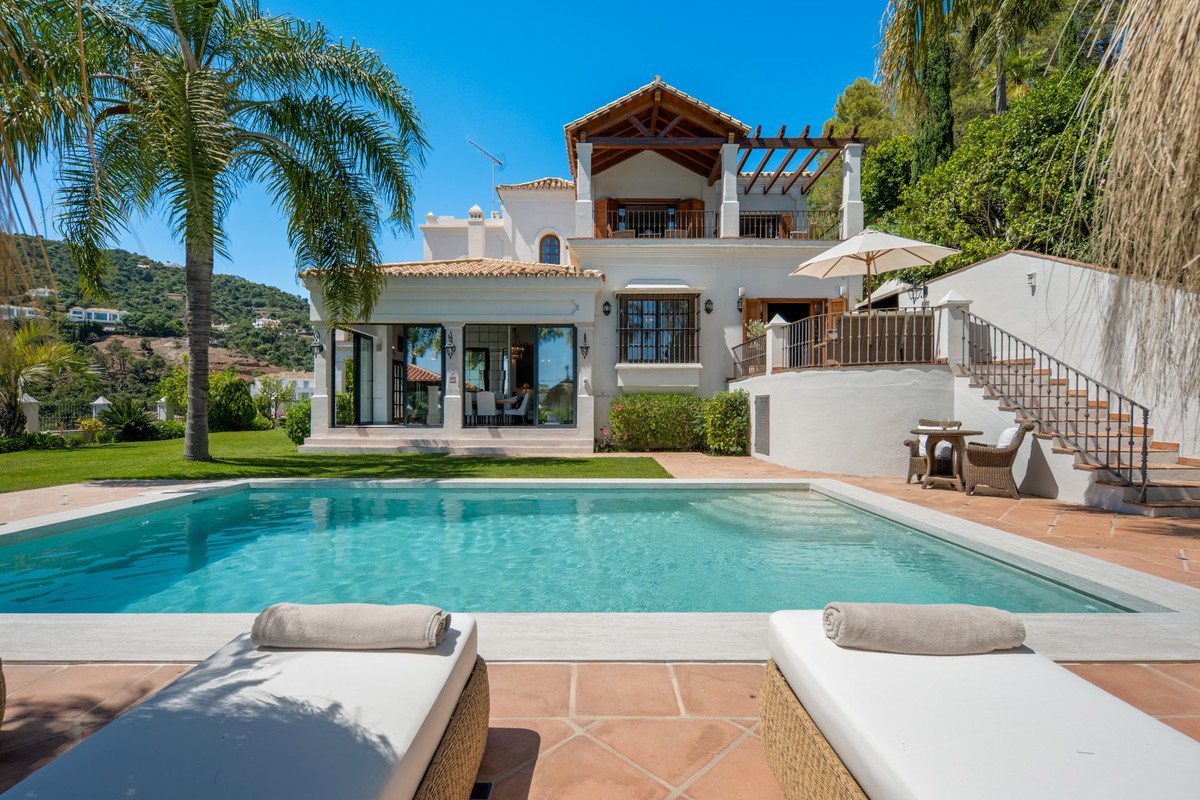 4 Bed Detached Villa in El Madroñal