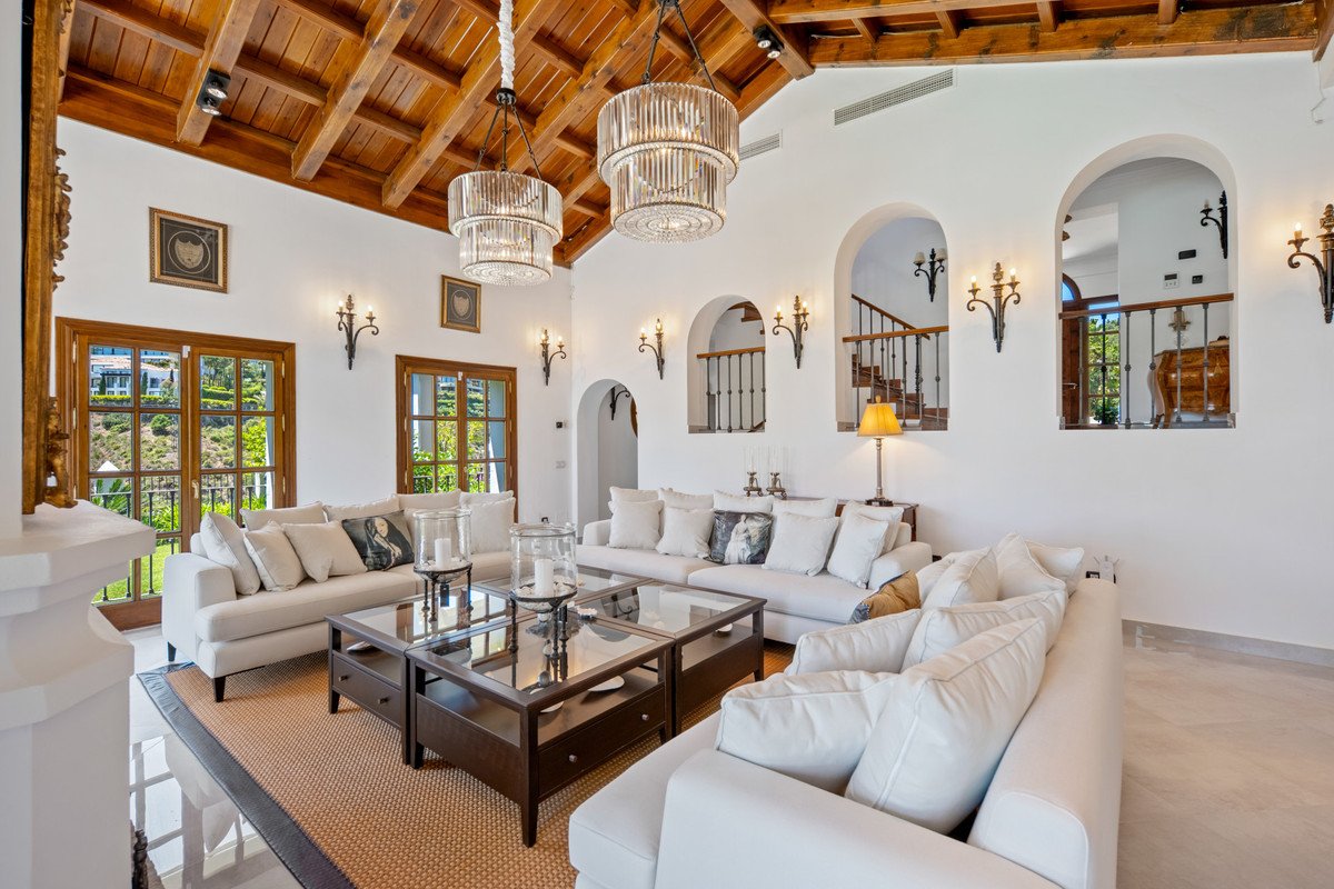4 Bed Detached Villa in El Madroñal