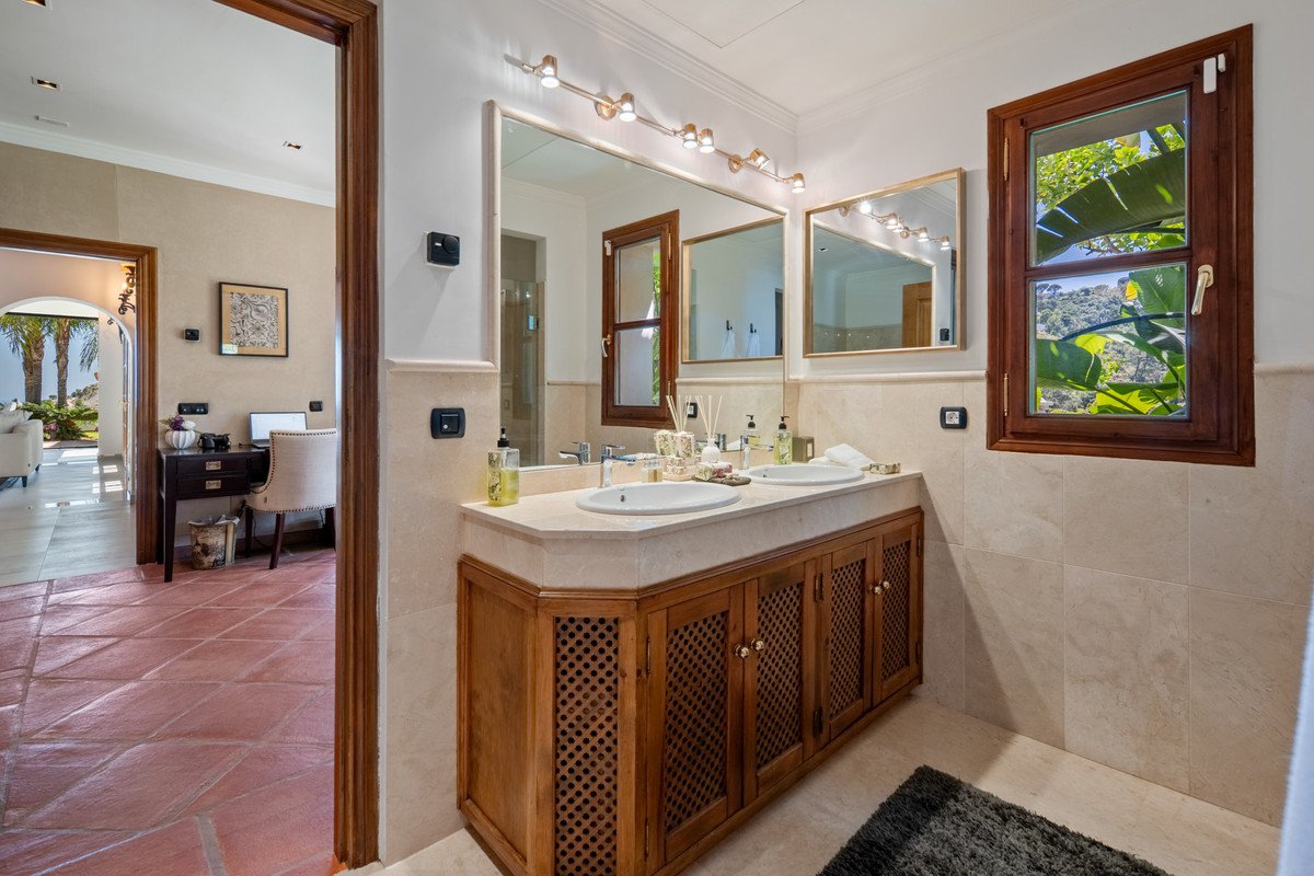 4 Bed Detached Villa in El Madroñal