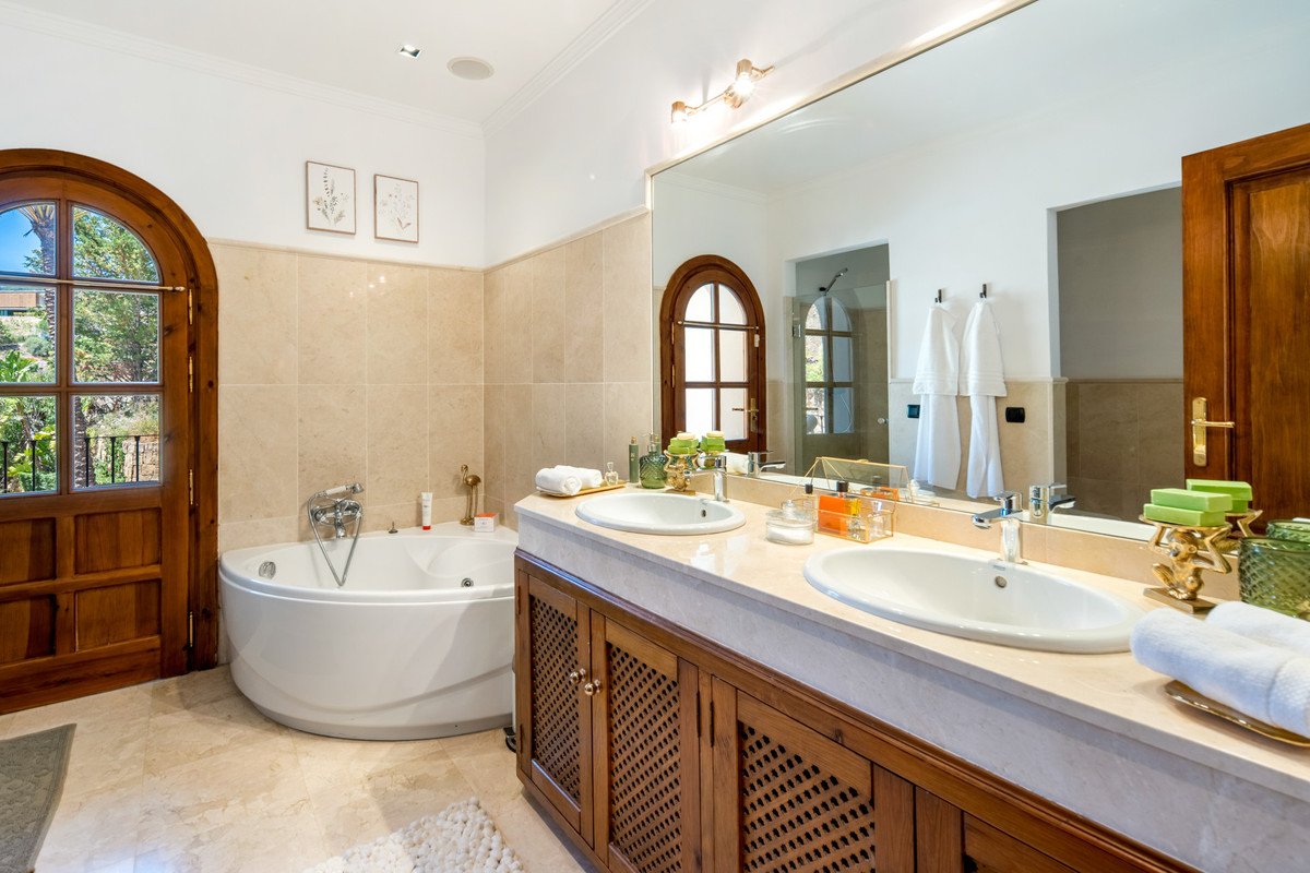 4 Bed Detached Villa in El Madroñal