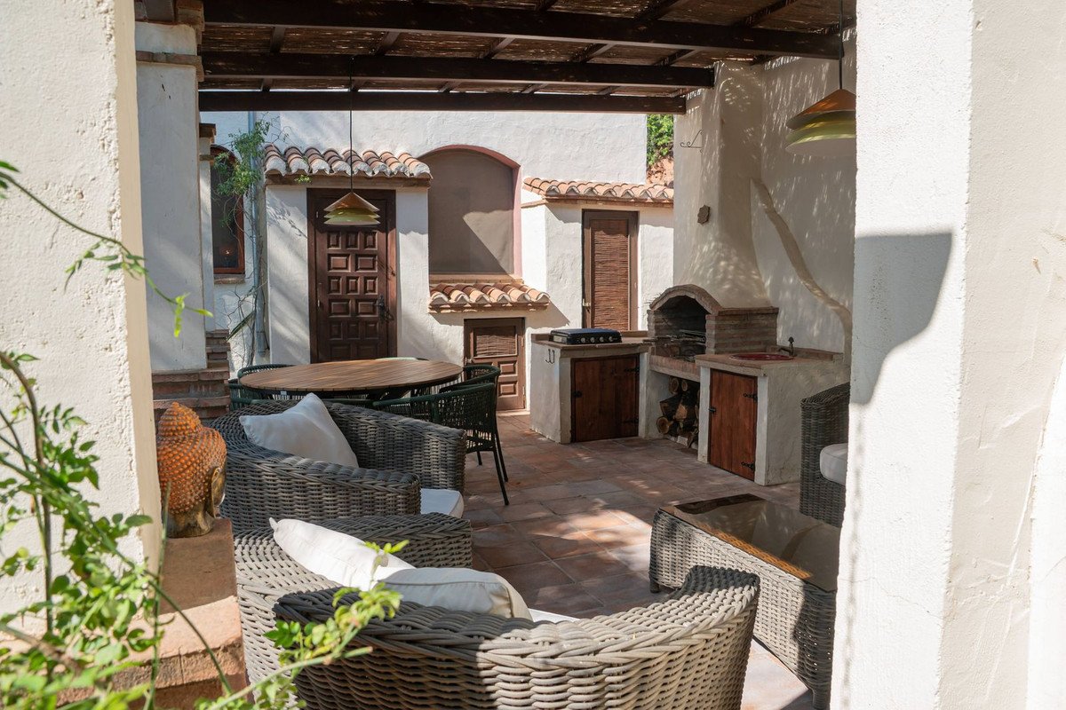 7 Bed Finca - Cortijo in Almogía