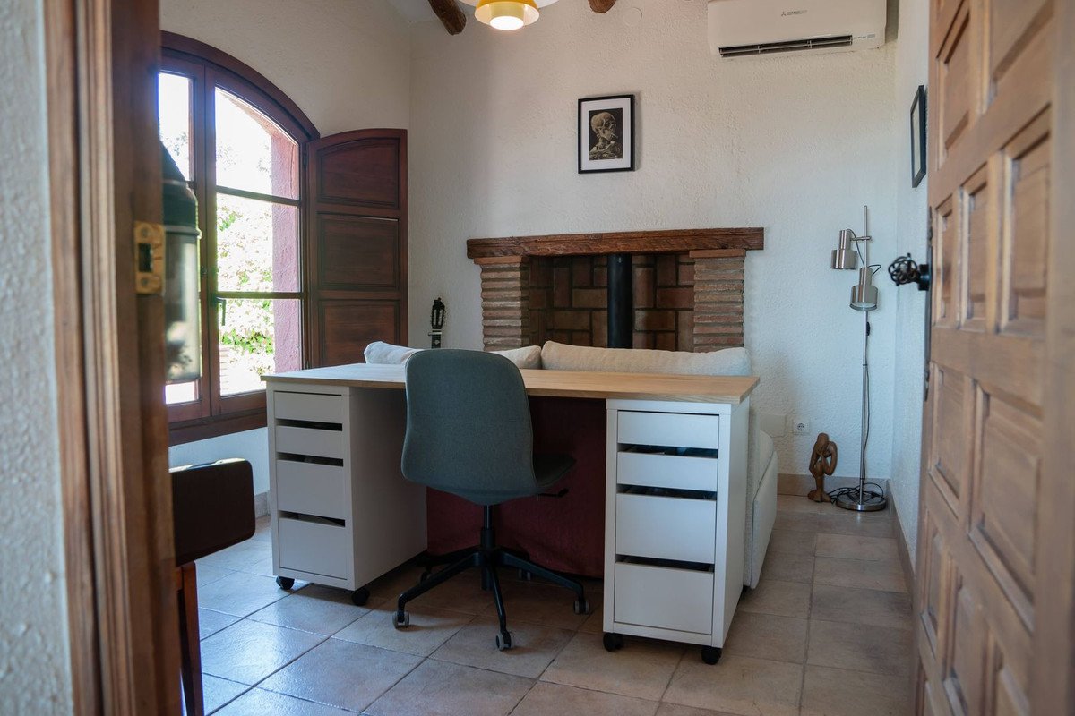 7 Bed Finca - Cortijo in Almogía