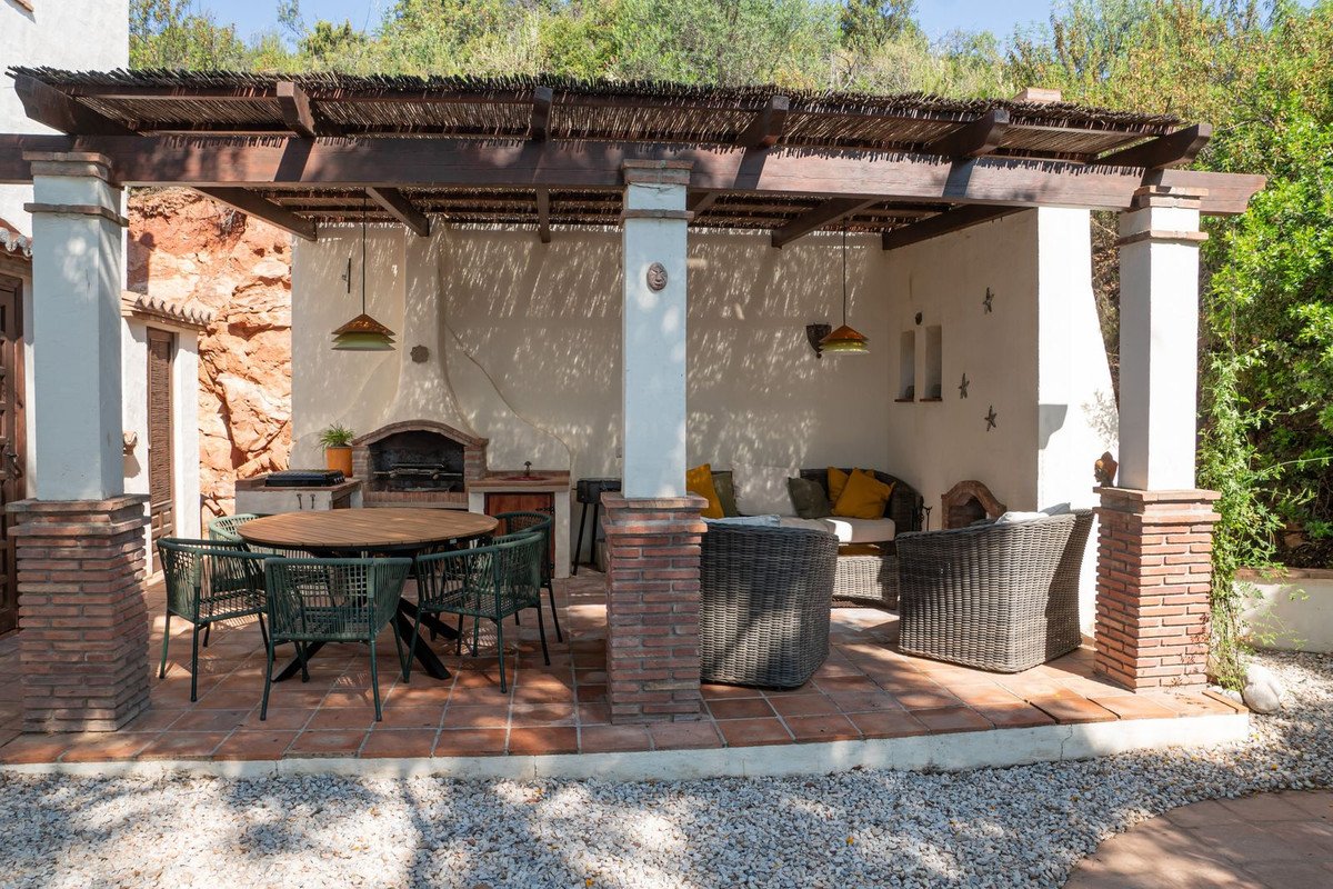 7 Bed Finca - Cortijo in Almogía