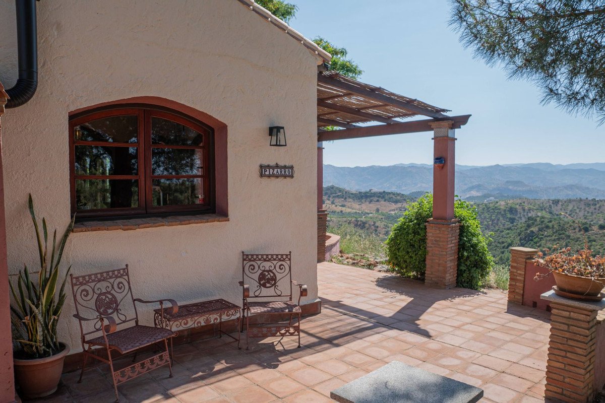 7 Bed Finca - Cortijo in Almogía