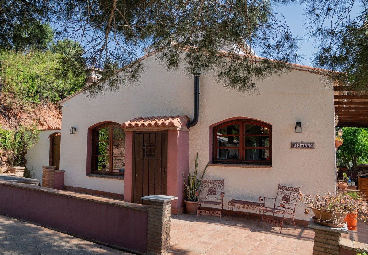 7 Bed Finca - Cortijo in Almogía