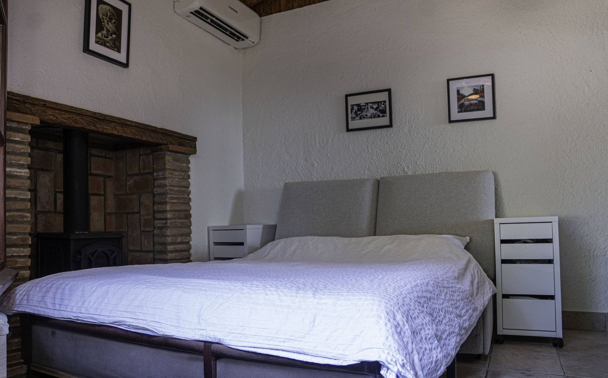 7 Bed Finca - Cortijo in Almogía