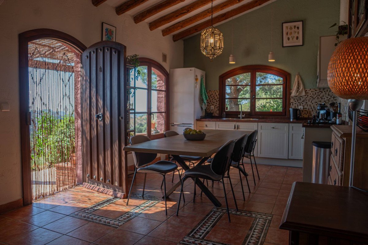 7 Bed Finca - Cortijo in Almogía