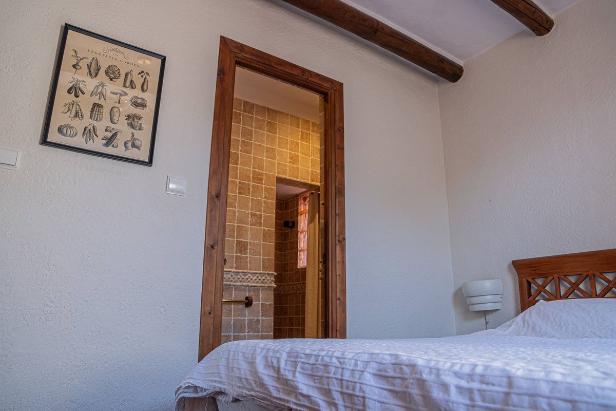 7 Bed Finca - Cortijo in Almogía