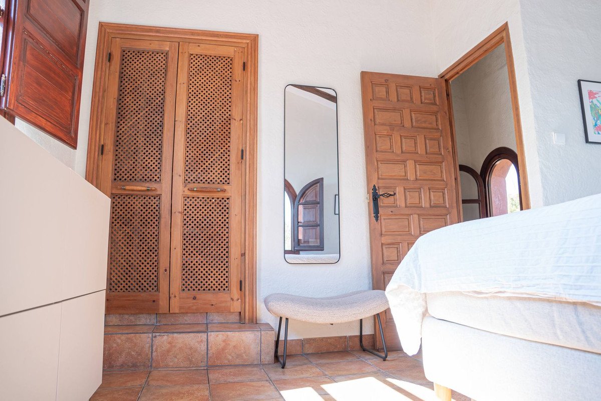 7 Bed Finca - Cortijo in Almogía