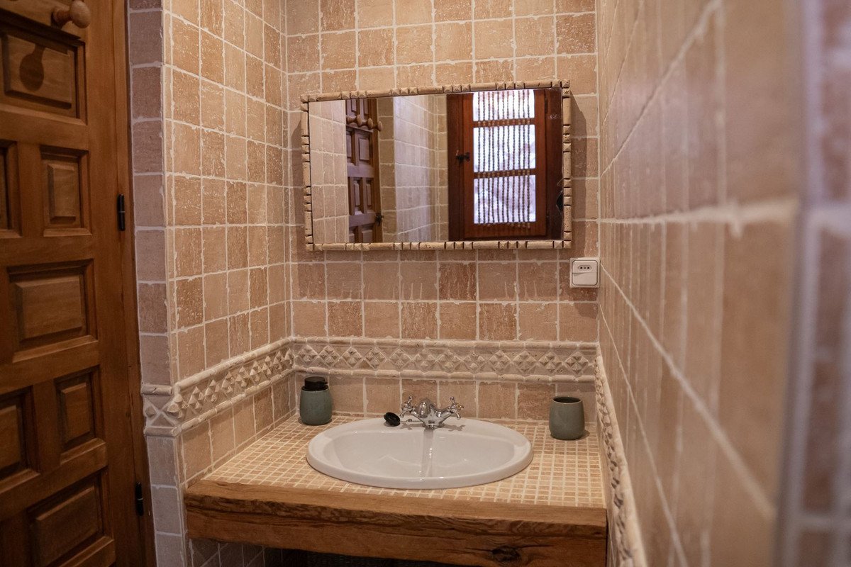 7 Bed Finca - Cortijo in Almogía