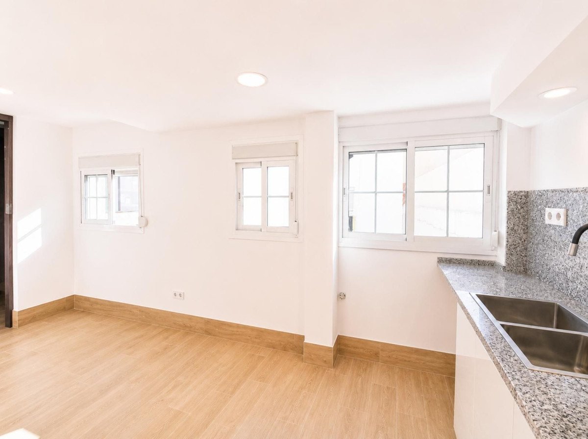 3 Bed Middle Floor Apartment in Los Tilos