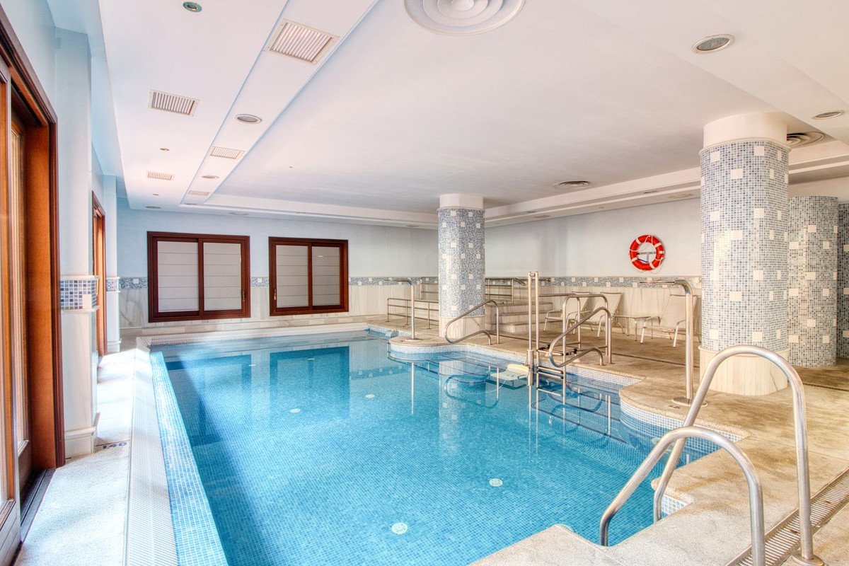 2 Bed Middle Floor Apartment in Estepona