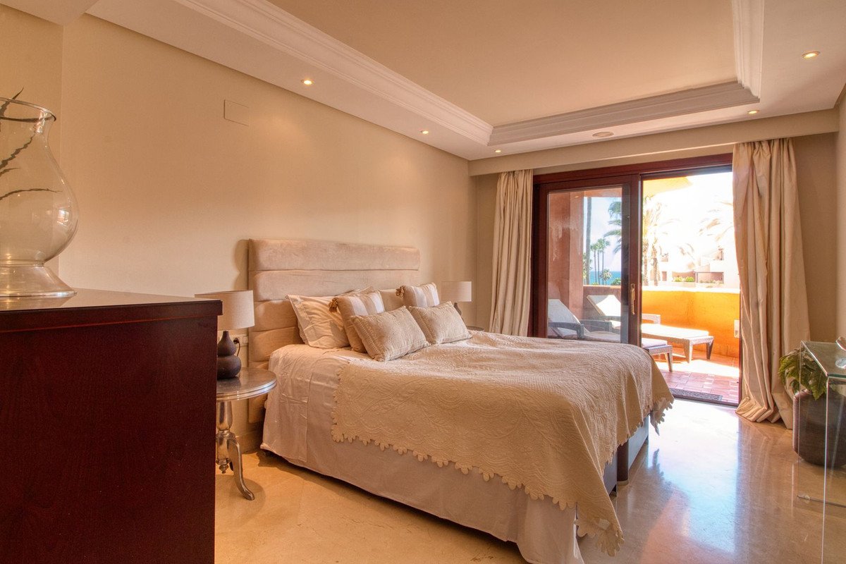 2 Bed Middle Floor Apartment in Estepona