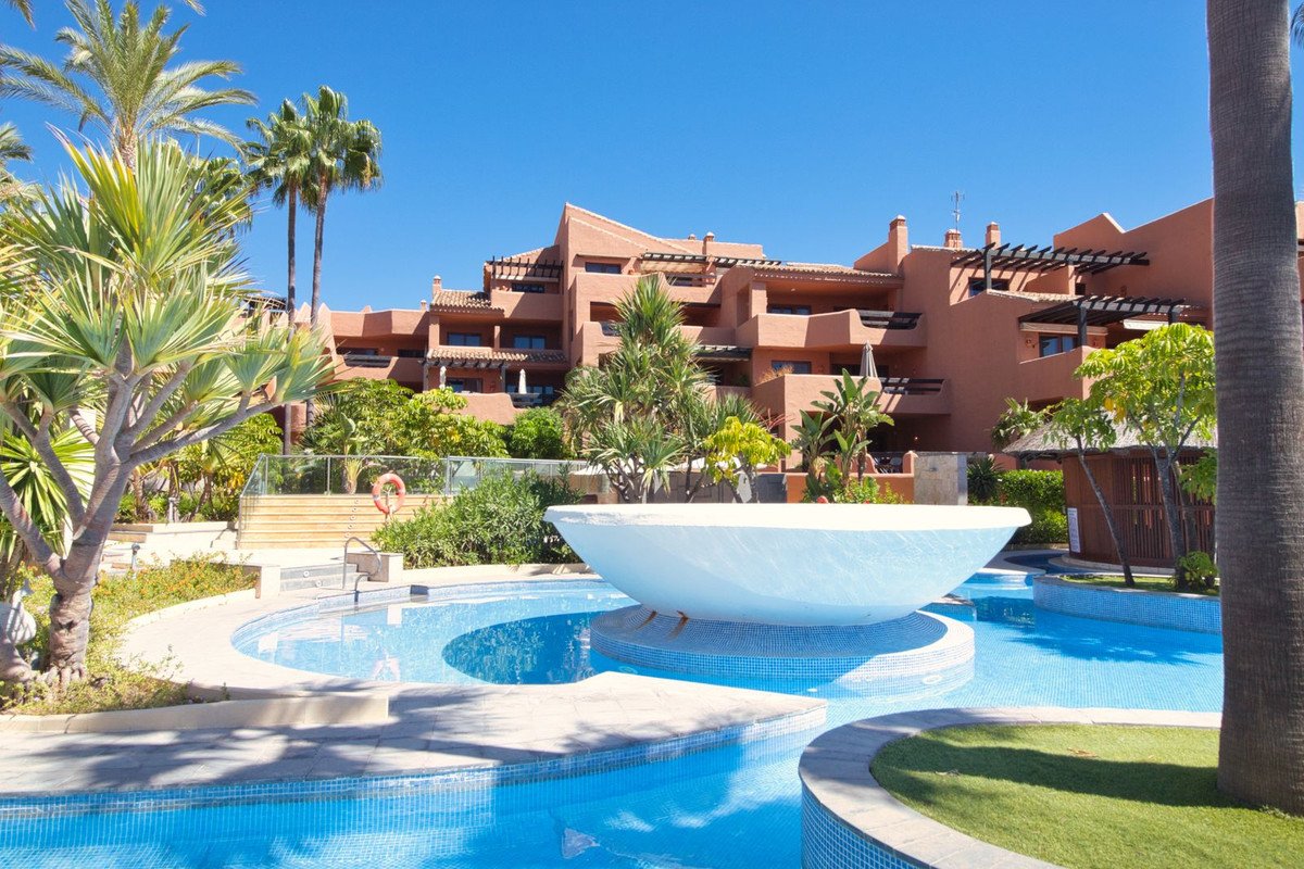 2 Bed Middle Floor Apartment in Estepona
