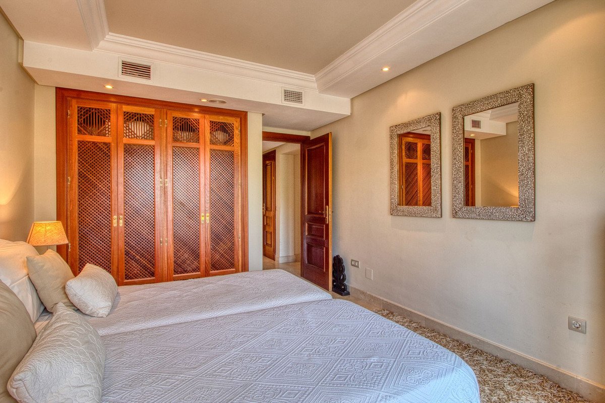 2 Bed Middle Floor Apartment in Estepona