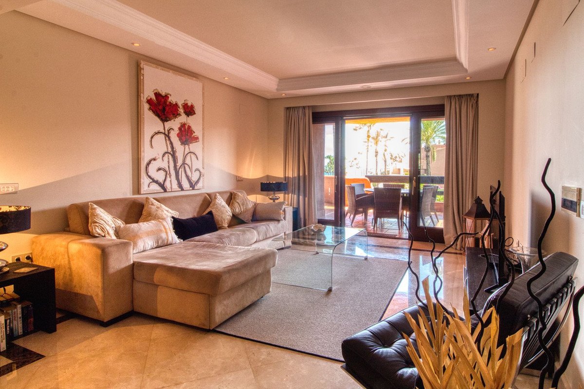 2 Bed Middle Floor Apartment in Estepona