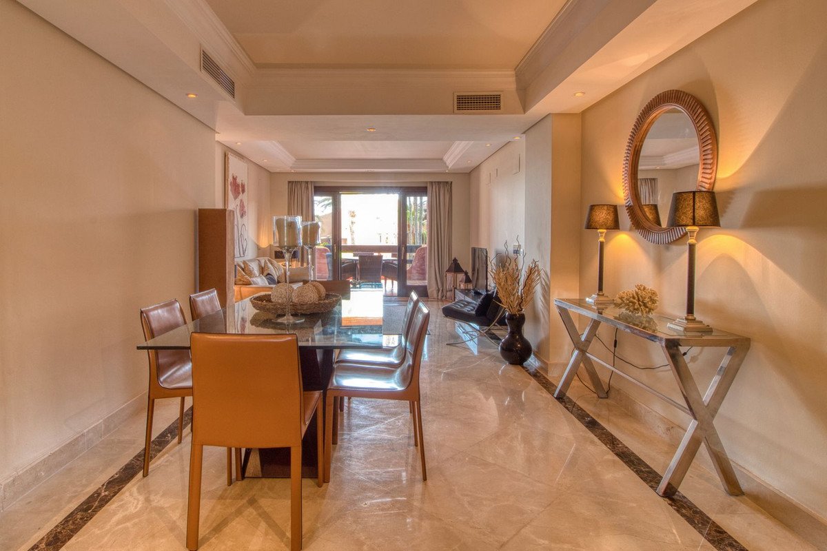 2 Bed Middle Floor Apartment in Estepona