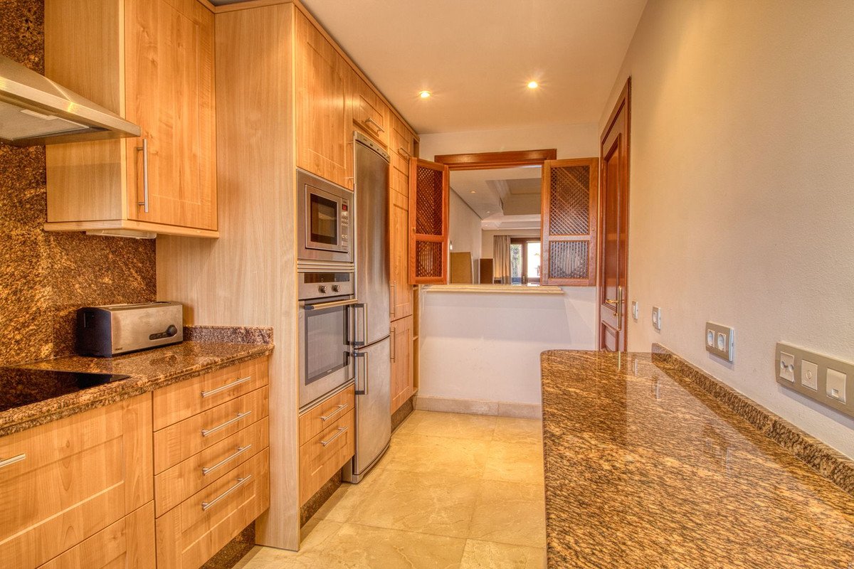 2 Bed Middle Floor Apartment in Estepona